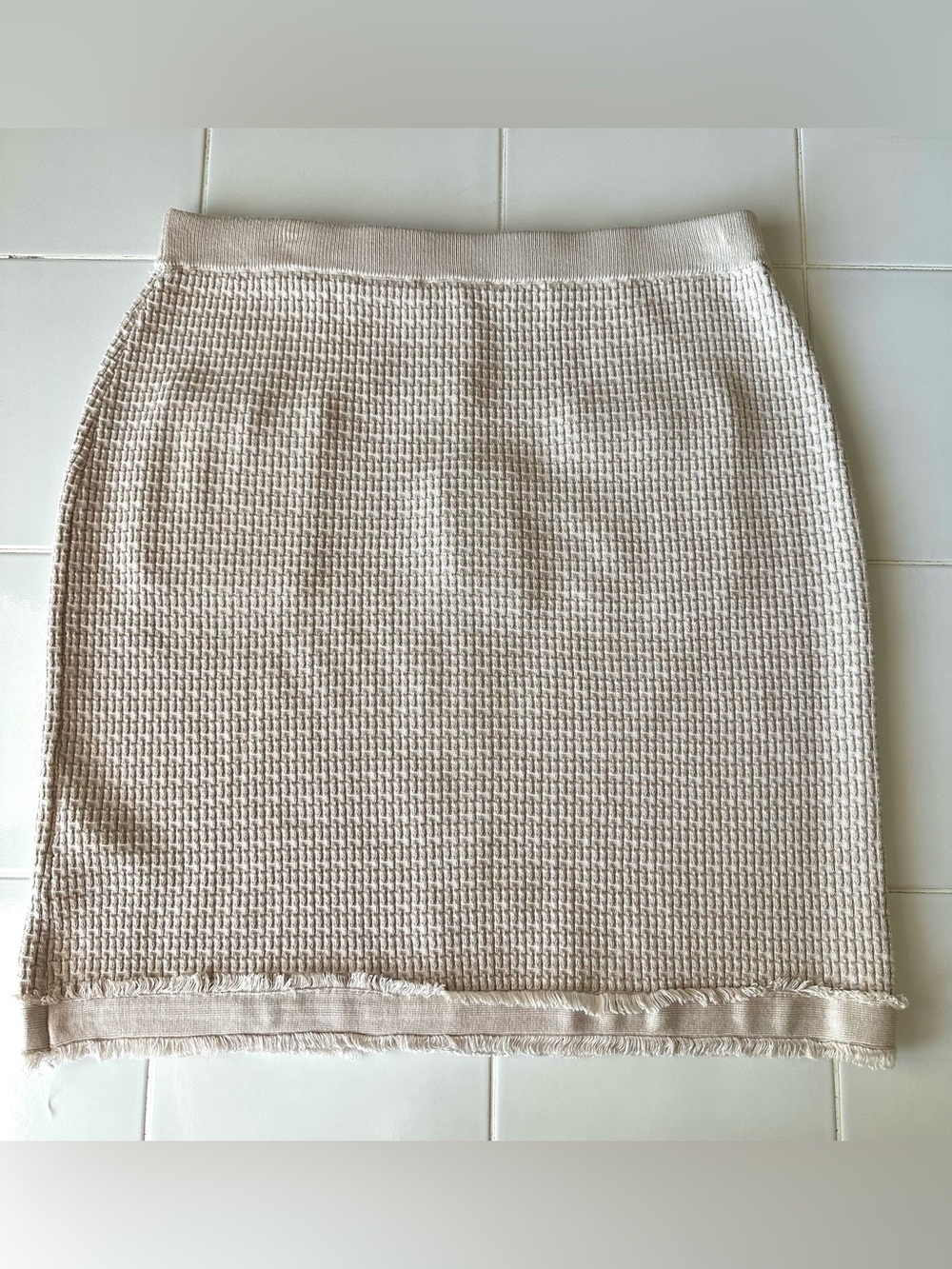 Adrianna Papell NWT Textured Knit Fringe Mini Skirt Beige Size M - Picture 3 of 9
